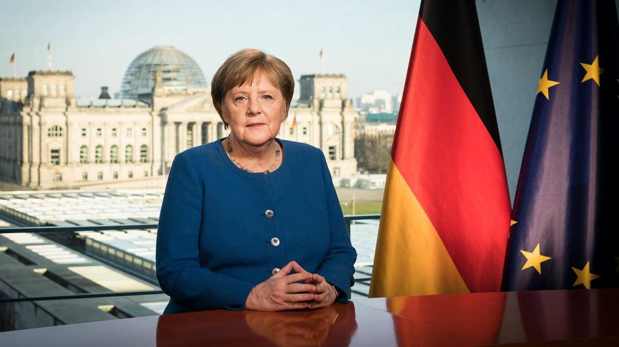 (FOTO) „Merkel” .. o păpușă de 189 de euro. Creația unei fabrici din orașul Coburg