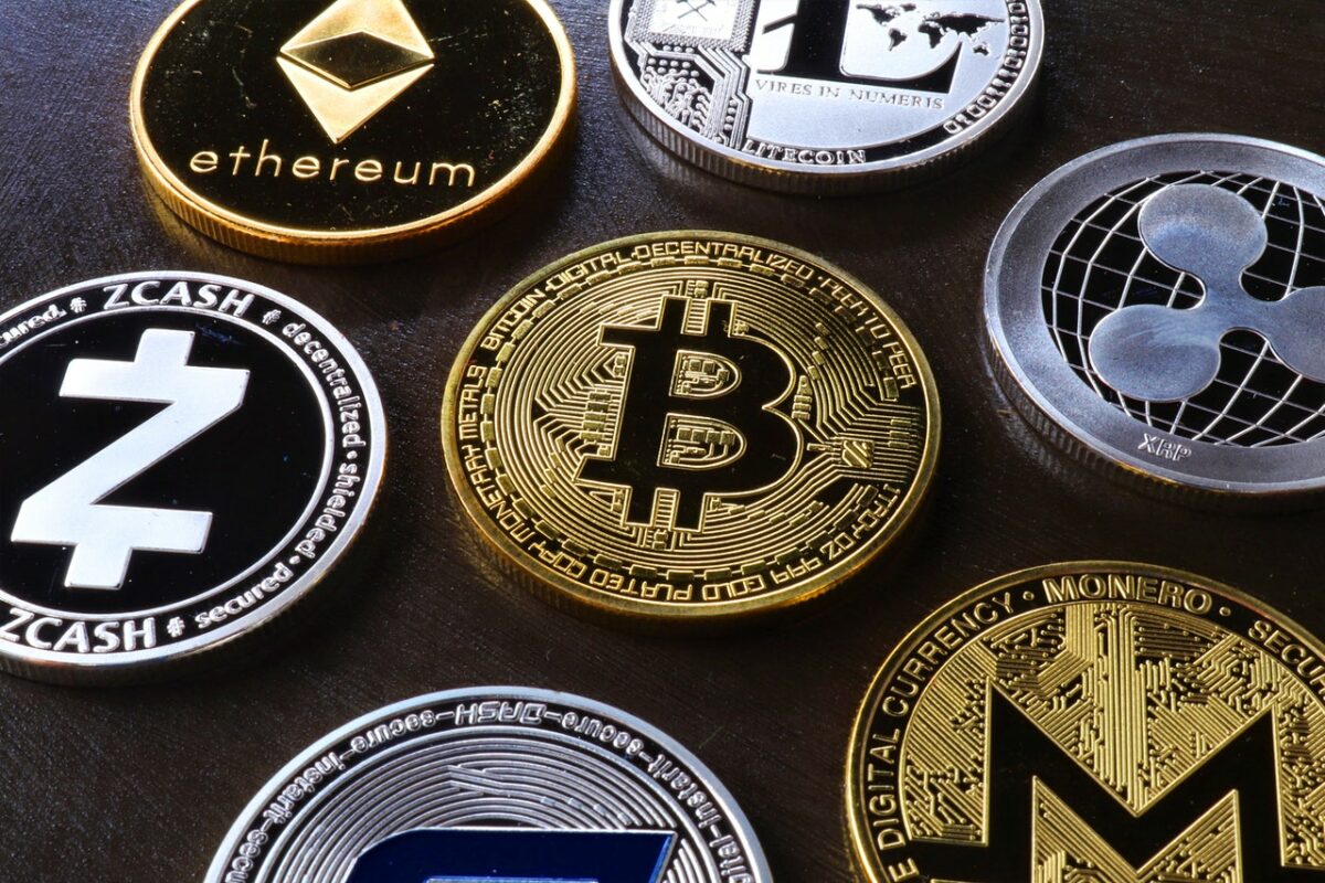 Cum să investiți în mod corespunzător în blockchain bitcoin și alte criptomonede