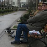 Muncesc la fel, trăiesc mai prost: femeile au pensii mai mici decât bărbații în Europa. Datele din Moldova
