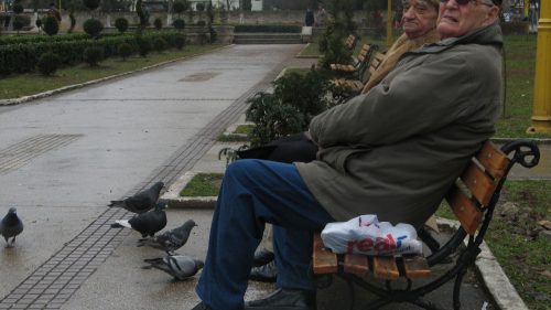Un angajat la un pensionar. Moldova intră în zona roșie a colapsului social