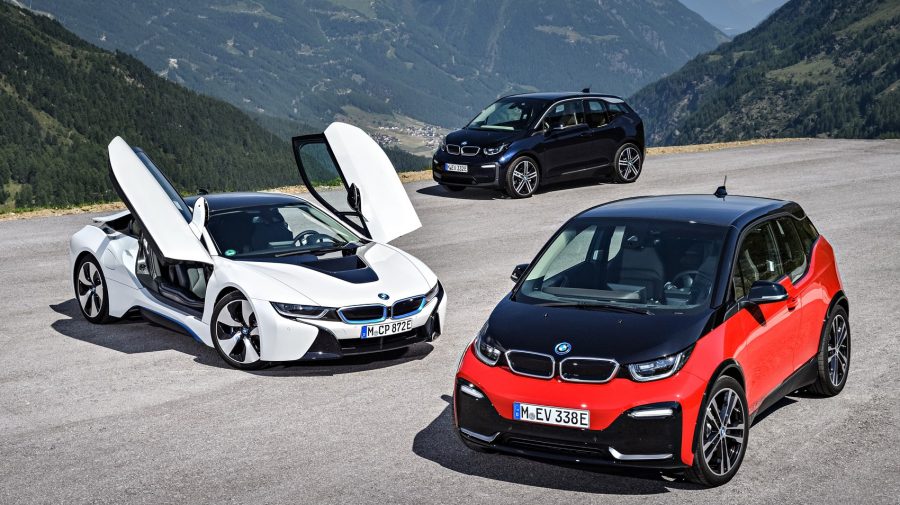 BMW mărește producția mașinilor electrice: comandă de baterii de 20 de miliarde de euro