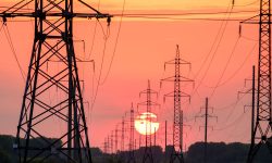 Scumpirea energiei electrice! Mâine moldovenii vor ști care sunt noile tarife la curent