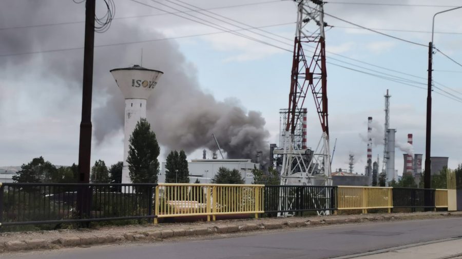 Incendiu la rafinăria de unde cumpără carburanți unul dintre cei mai mari petroliști din Moldova
