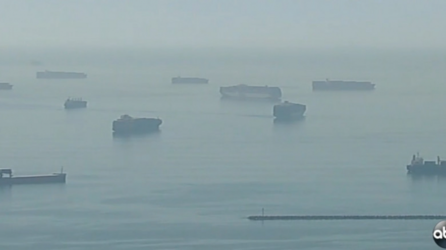 Imaginea unei crize fără precedent. Număr record de nave cu mii de containere blocate în portul Los Angeles
