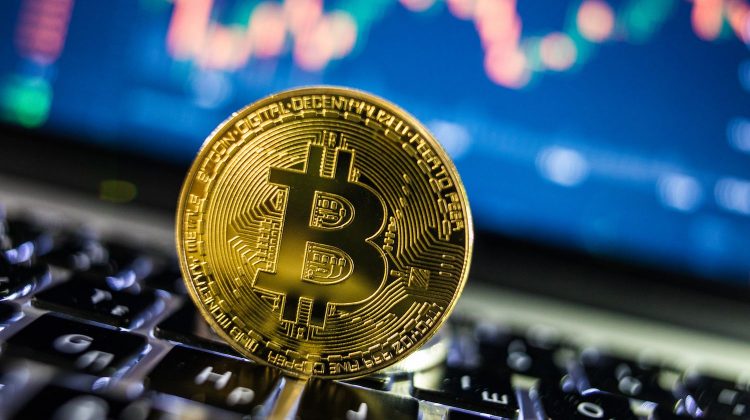 Bitcoin a înregistrat o creştere de 27% de la minimul anului
