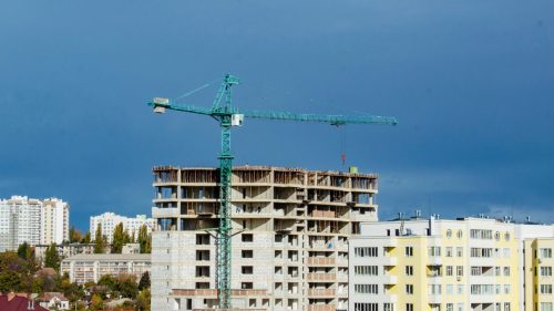 Grupul KIRSAN iese din criză: 700 apartamente livrate în toamna 2025, încă 1400 până la sfârșitul anului 2026