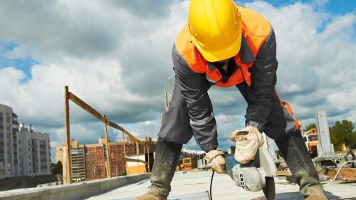 Criză în construcții: 60% din muncitori activează la negru, iar bugetul pierde miliarde anual