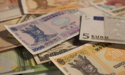 Piața valutară a Moldovei a fost lovită de două cataclisme! BNM a vândut masiv dolari pentru plata gazului rusesc