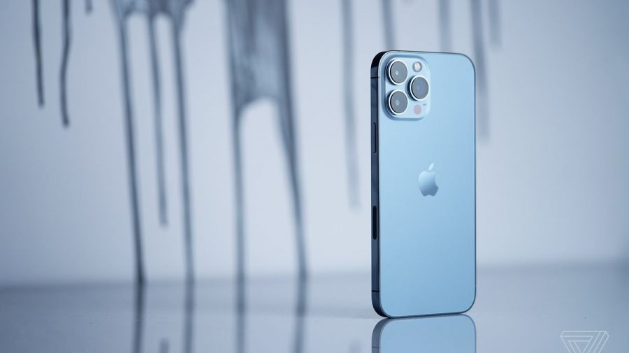 (VIDEO) iPhone 13 Pro Max este unul dintre cele mai bine construite telefoane de pe piață. Ce îl face atât de rezistent