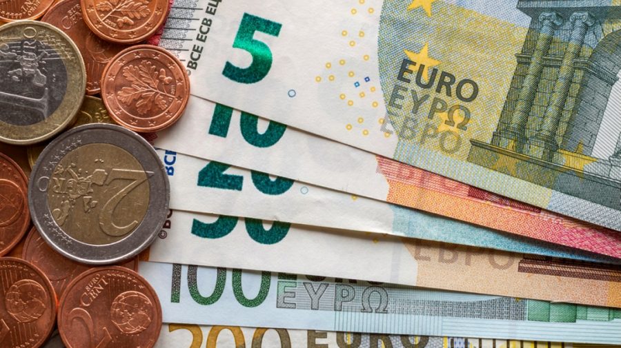 DE CE se depreciază EURO față de leul moldovenesc? Explicația unui expert