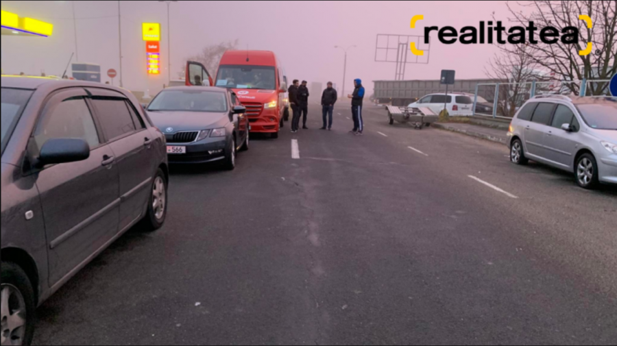 (FOTO) Coadă de mașini la Vama Leușeni. Evitați acest punct de trecere al frontierei, ar fi căzut sistemul