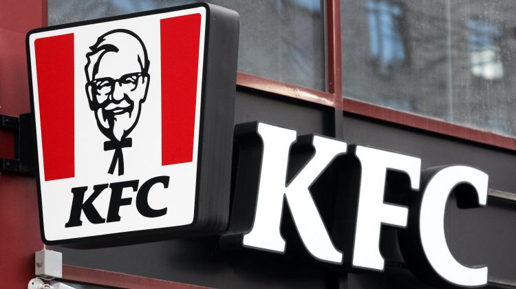 Adio, colonelul Sanders! După McDonald’s, și KFC își vinde operațiunile din Rusia
