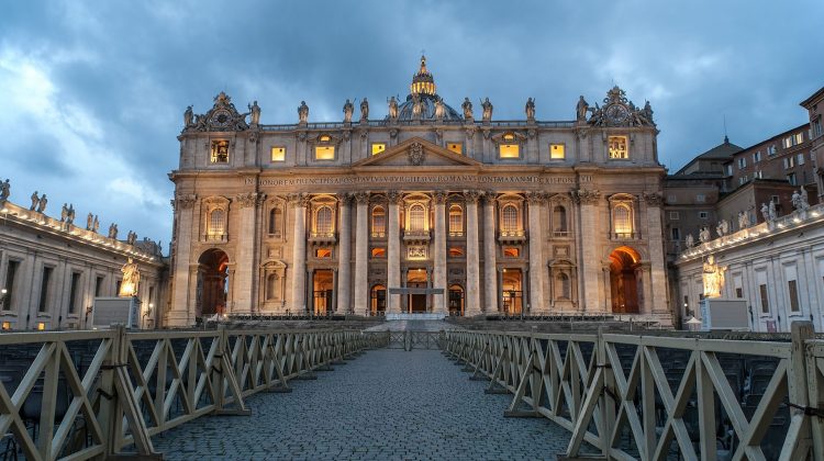 Vaticanul ar putea pierde 116 milioane EUR. Vinde un imobil de LUX din Londra, aflat în centrul unui scandal financiar