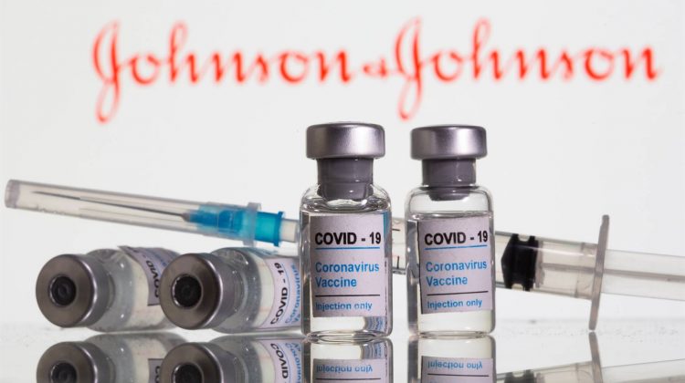Producătorul de vaccin Johnson & Johnson, anunţă că se va împărţi în două companii publice. Acţiunile au crescut cu 3%