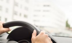 Vești bune pentru șoferi! Aplicația care îi va feri de polițiști și radarele din Republica Moldova