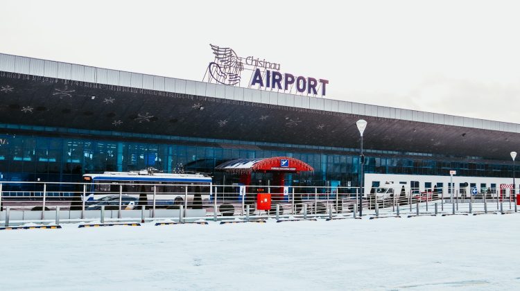 De astăzi este permis accesul în incinta Aeroportului Internațional Chișinău pentru însoţitorii călătorilor. Condiție