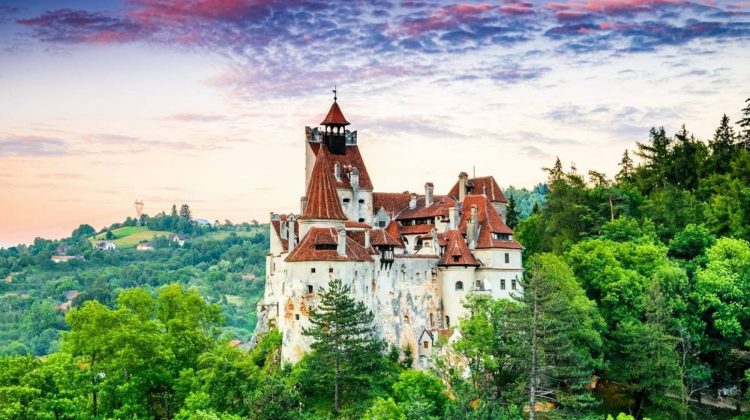 România numără sute de obiective turistice, însă nici cele mai populare nu sunt la nivelul celor din Austria sau Anglia