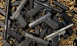 Autoritățile din SUA au găsit un număr record de arme. De ce vor americanii să se urce cu arme la bordul avioanelor