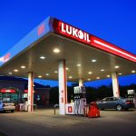 Blocaj la pompă: ASP confirmă suspendarea plăților cu cardul la Lukoil și explică motivul