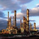 Petrolistul care alimentează și Moldova pierde jumătate de miliard de euro după pactul cu Guvernul