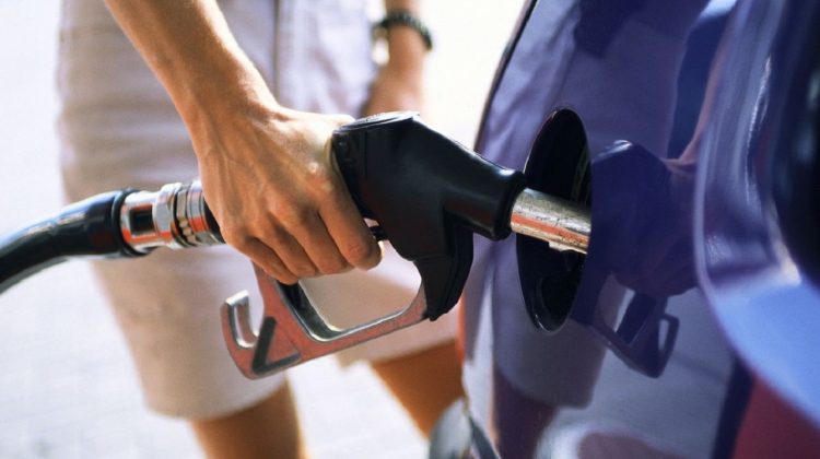 Benzina şi motorina continuă să se ieftinească. Cu cât vom procura combustibilul în weekend