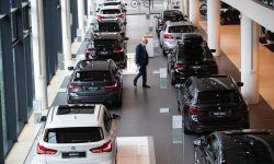 Vânzările de mașini în Europa continuă să scadă. Aprovizionarea cu cipuri dă bătăi de cap producătorilor