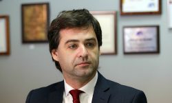Popescu: „oligarhi corupţi“ complotează „umăr la umăr“ cu Rusia împotriva Moldovei