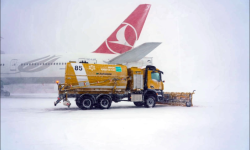Ninsoarea abundentă din Istanbul ține avioanele la sol, întroienite. Zborurile din și spre Chișinău sunt anulate