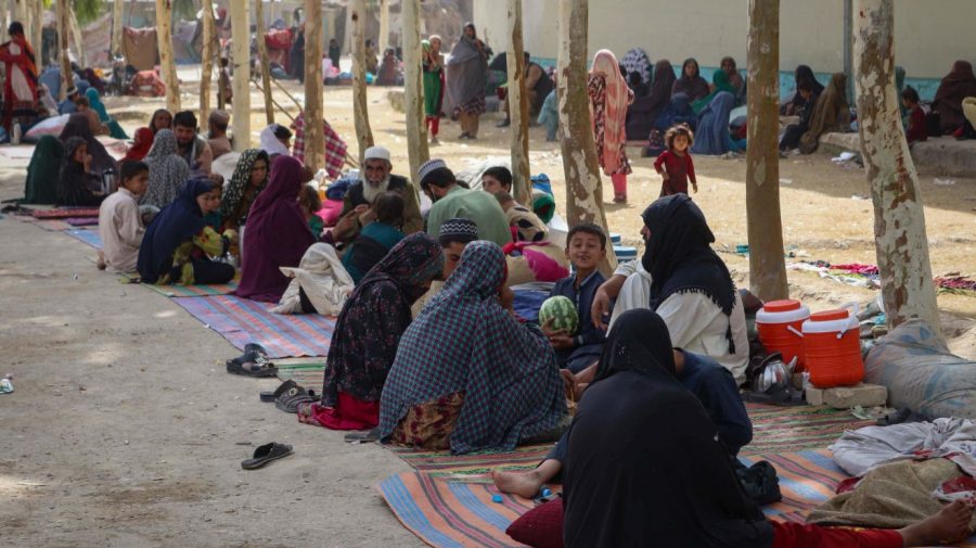 Criza economică și umanitară din Afganistan se adâncește: Lucrătorii sunt plătiți cu grâu donat