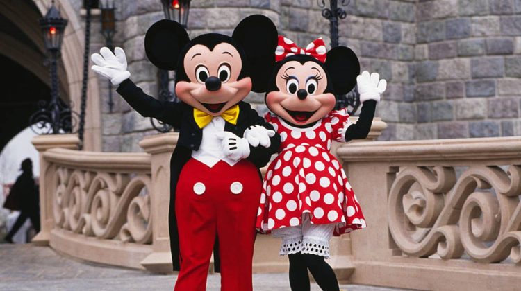 (FOTO) De 8 martie Minnie Mouse își schimbă ținuta! Renunță la rochia cu buline și optează pentru pantaloni