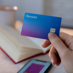 Revolut a căzut în plasa escrocilor: datele clienților, transmise unor necunoscuți