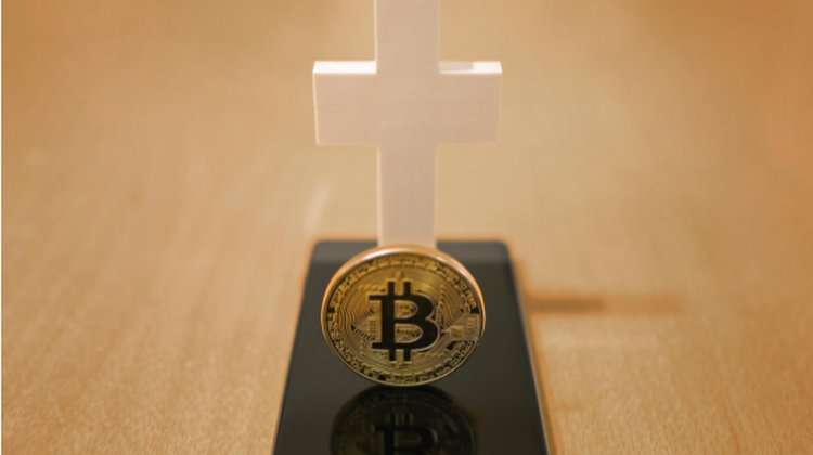 Bitcoinul şi „crucea morţii”: Evoluția criptomonedei în anul în care banca bogaţilor din SUA anticipează rate mai mari
