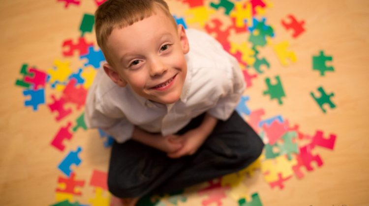 Un tată din România a lansat o aplicație mobilă de depistare a autismului la copii. Poate fi descărcată gratuit