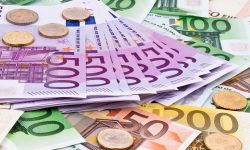 Dolarul mai scump decât euro la casele de schimb valutar