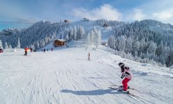 Vacanță la munte în România: cele mai cunoscute stațiuni montane unde poți schia