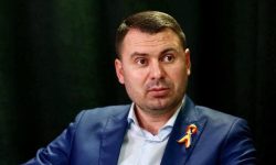 (VIDEO) Luptătorul „Democrației Acasă”, Vasile Costiuc, reținut de CNA. A filmat începutul operațiunii
