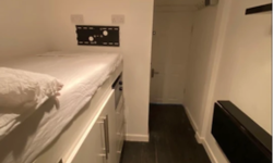 Un apartament de șapte metri pătrați situat în Londra a fost scos la vânzare cu prețul de pornire de 50.000 de lire