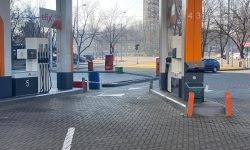 (FOTO) O stație de alimentare din Chișinău s-a închis după ce rămas fără carburanți. Ce are de spus ANRE
