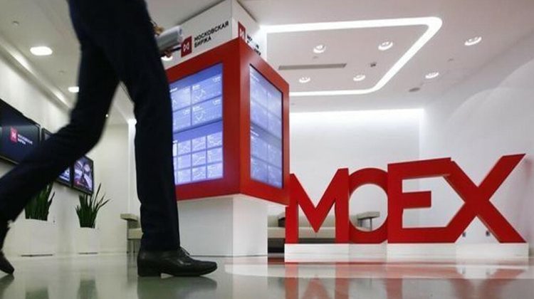 Rusia îngheață tranzacțiile străinilor care vor să vândă activele rusești. Bursa de la Moscova se deschide mai târziu