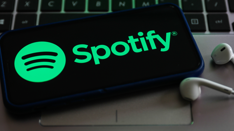 Spotify cumpără încă două companii specializate în podcast. Ce soluții vor oferi companiei