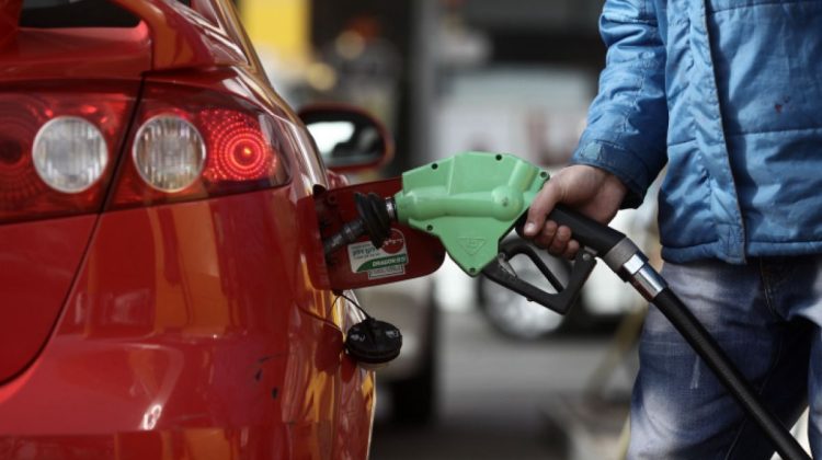 Prețurile la benzină și motorină „bat” șoferii la buzunare. Cu cât s-au scumpit