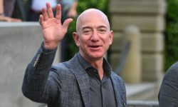 Mișcare misterioasă: Jeff Bezos a cumpărat o singură acțiune Amazon, pentru prima dată din 2002