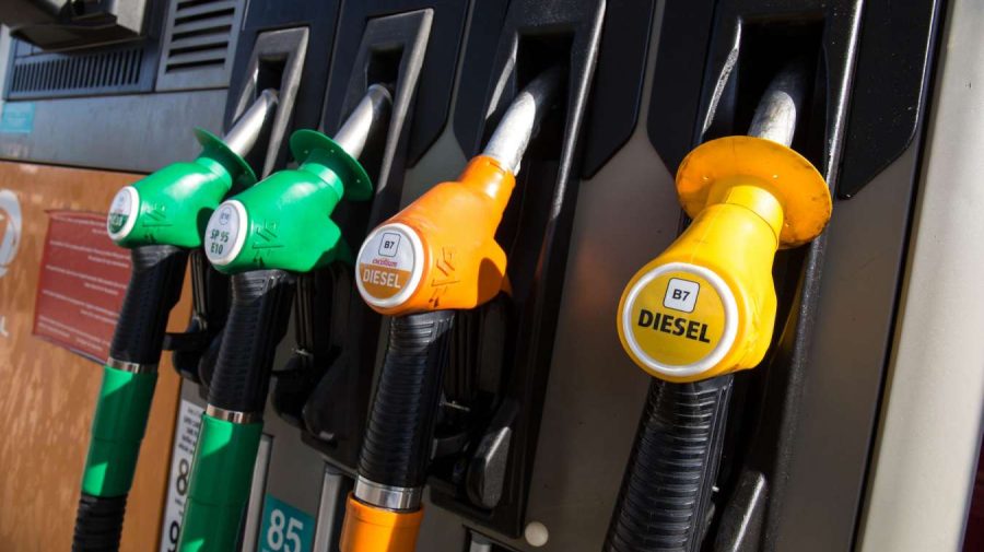 Cât vor costa carburanții în weekend? ANRE a afișat noi scumpiri la benzină și motorină