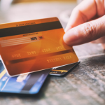 Banii s-au mutat pe card! 53 de miliarde de lei au trecut prin POS-uri și online