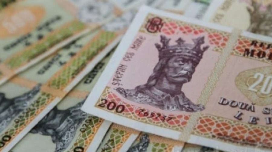 Moldovenii au început să scoată valuta de la ciorap! Oferta oricum nu a acoperit cererea