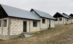 Casele din Bacău de 250 de euro s-au vândut ca pâinea caldă. Cea mai scumpă s-a dat cu aproape 4.000 de euro