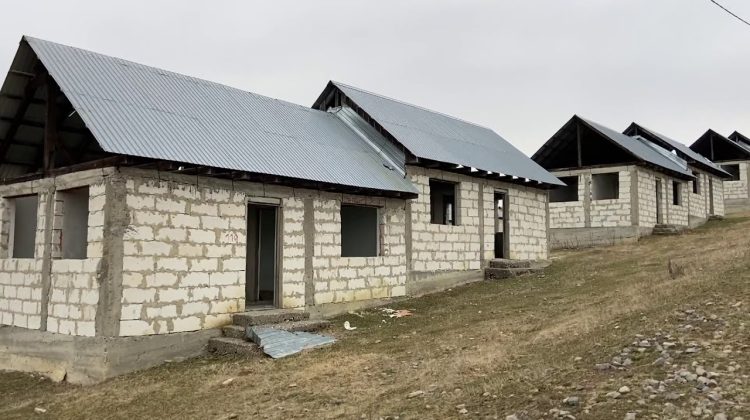 Casele din Bacău de 250 de euro s-au vândut ca pâinea caldă. Cea mai scumpă s-a dat cu aproape 4.000 de euro