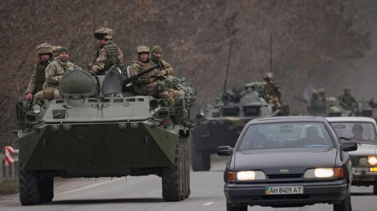 O coloană de circa o sută de blindate ruseşti se îndreaptă spre Kiev