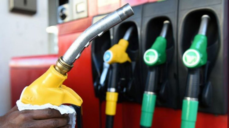 Prețurile la carburanți au luat-o razna! Un litru de benzină costă aproape 25 de lei