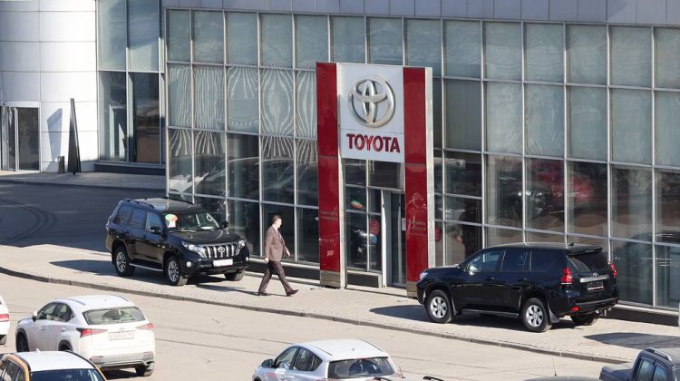 Toyota a raportat o scădere a profitului în trimestrul trei. Cât a pierdut producătorul auto